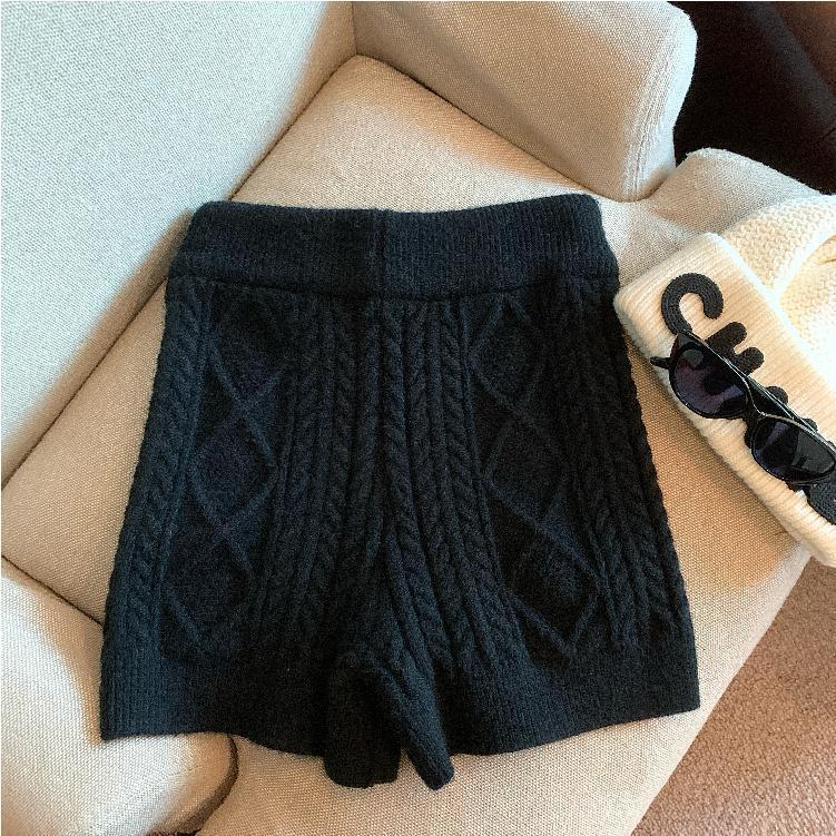 ケーブル編みニットショートパンツ