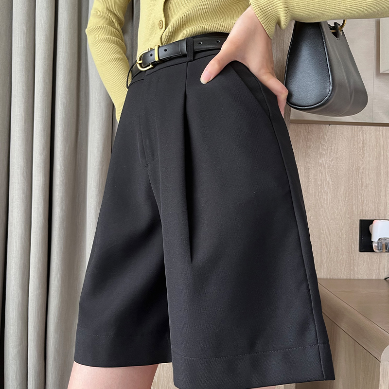 ショートパンツ タックデザイン上品ショートパンツ