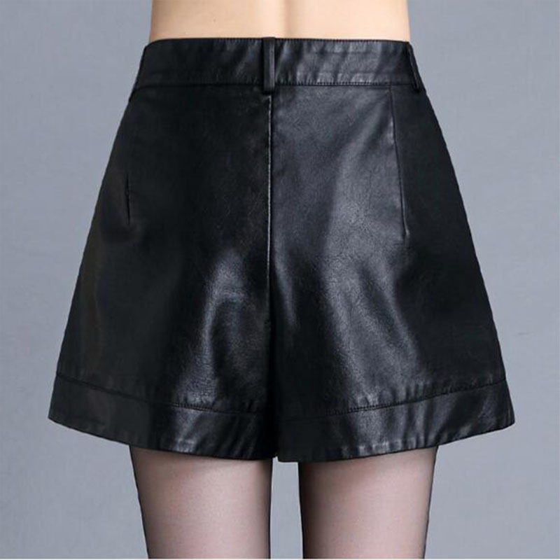 フェイクレザー プリーツショートパンツ