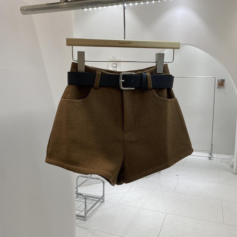 ウール混ベルト付きハイウエストショートパンツ