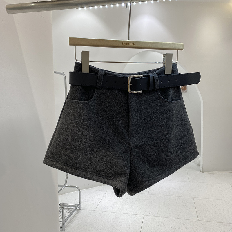 ウール混ベルト付きハイウエストショートパンツ