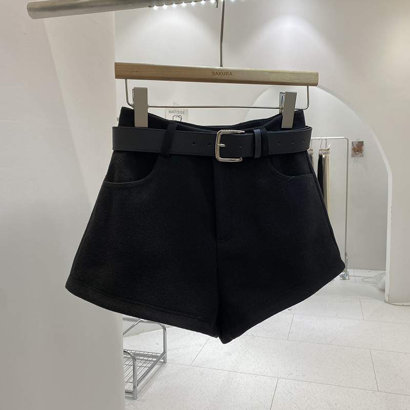 ウール混ベルト付きハイウエストショートパンツ