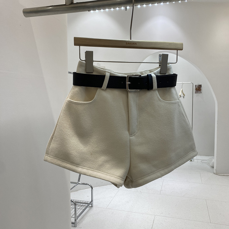 ウール混ベルト付きハイウエストショートパンツ
