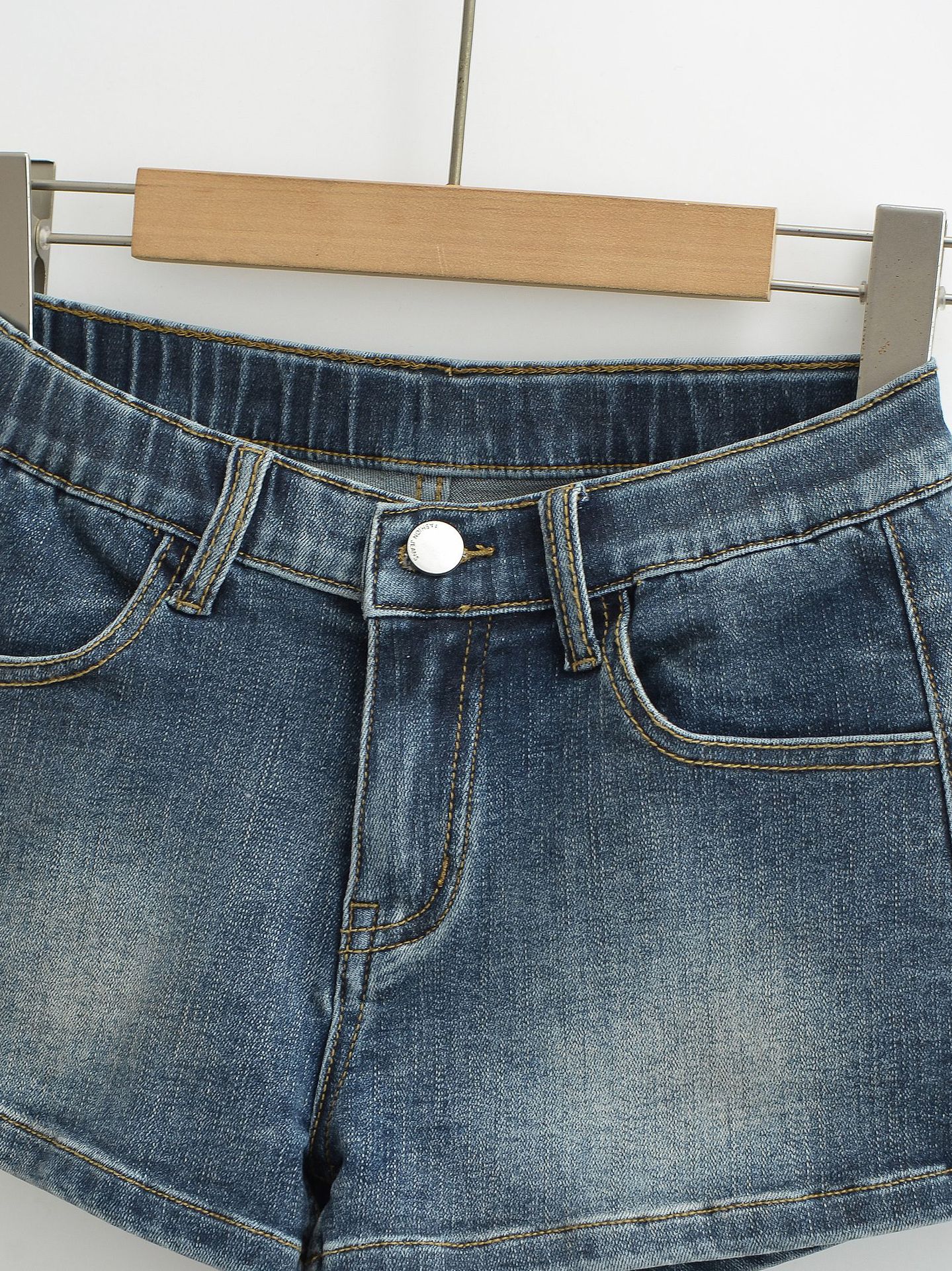 すっきりシルエットデニムショートパンツ