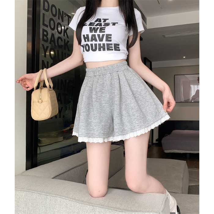 レース付きゆるふわショートパンツ