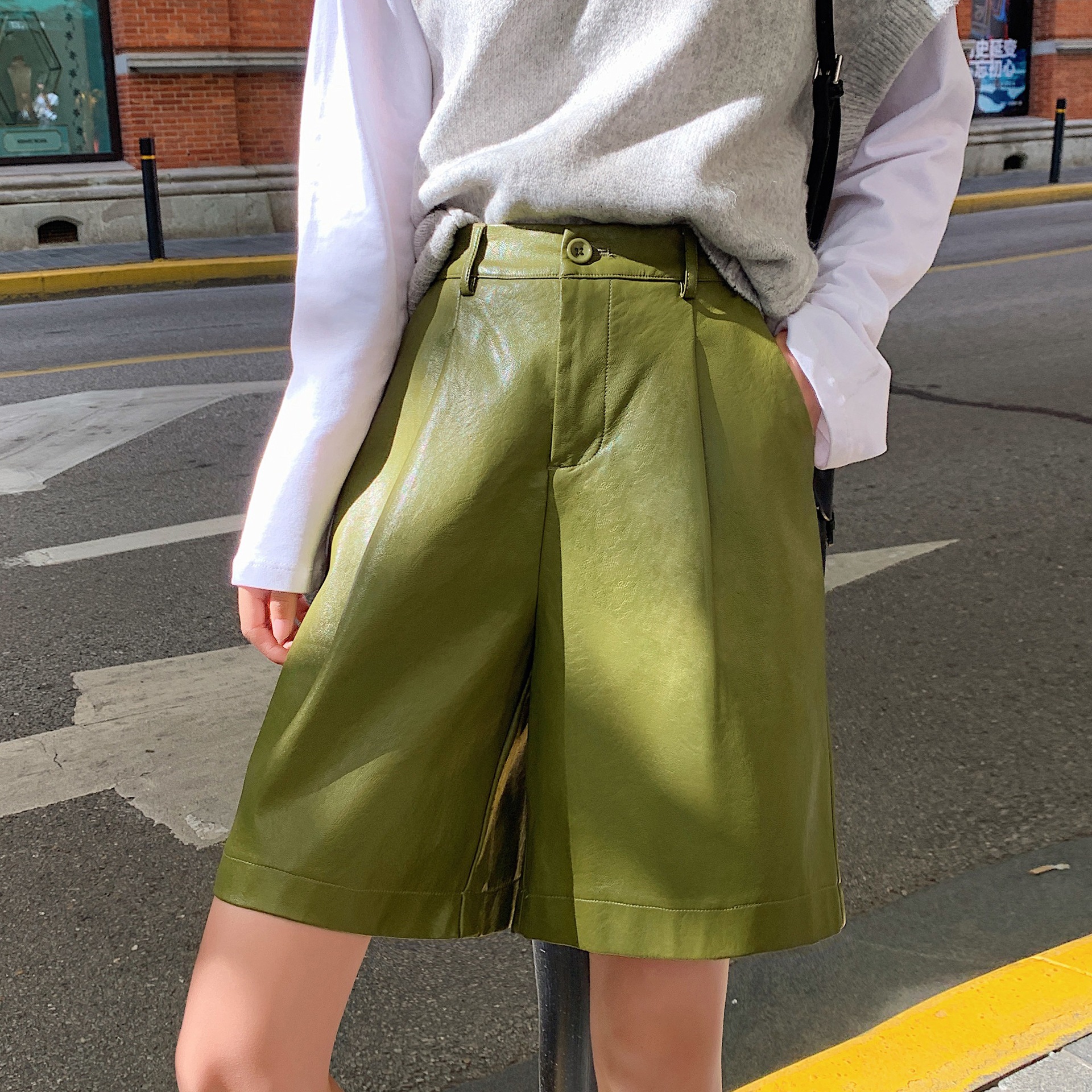 ショートパンツ レザー調ベルマーカハーフパンツ