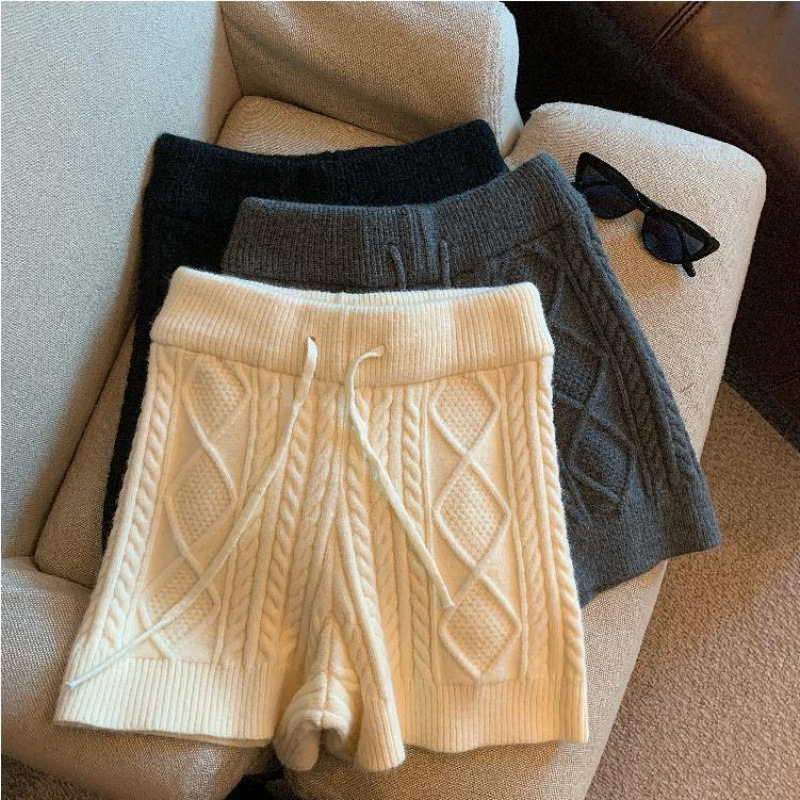 ケーブル編みニットショートパンツ