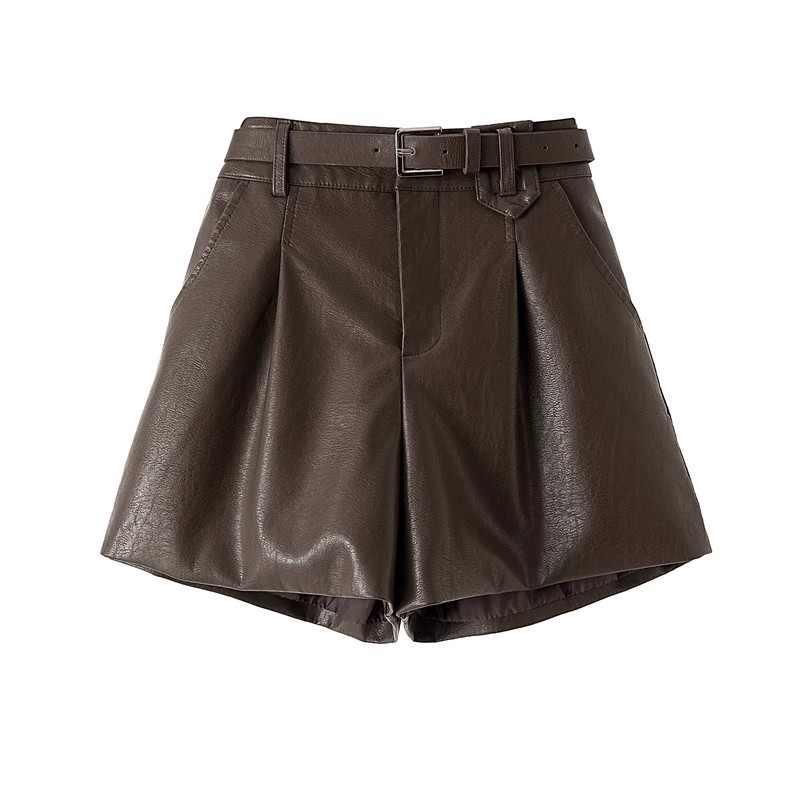 プリーツベルト付きレザー調ショートパンツ