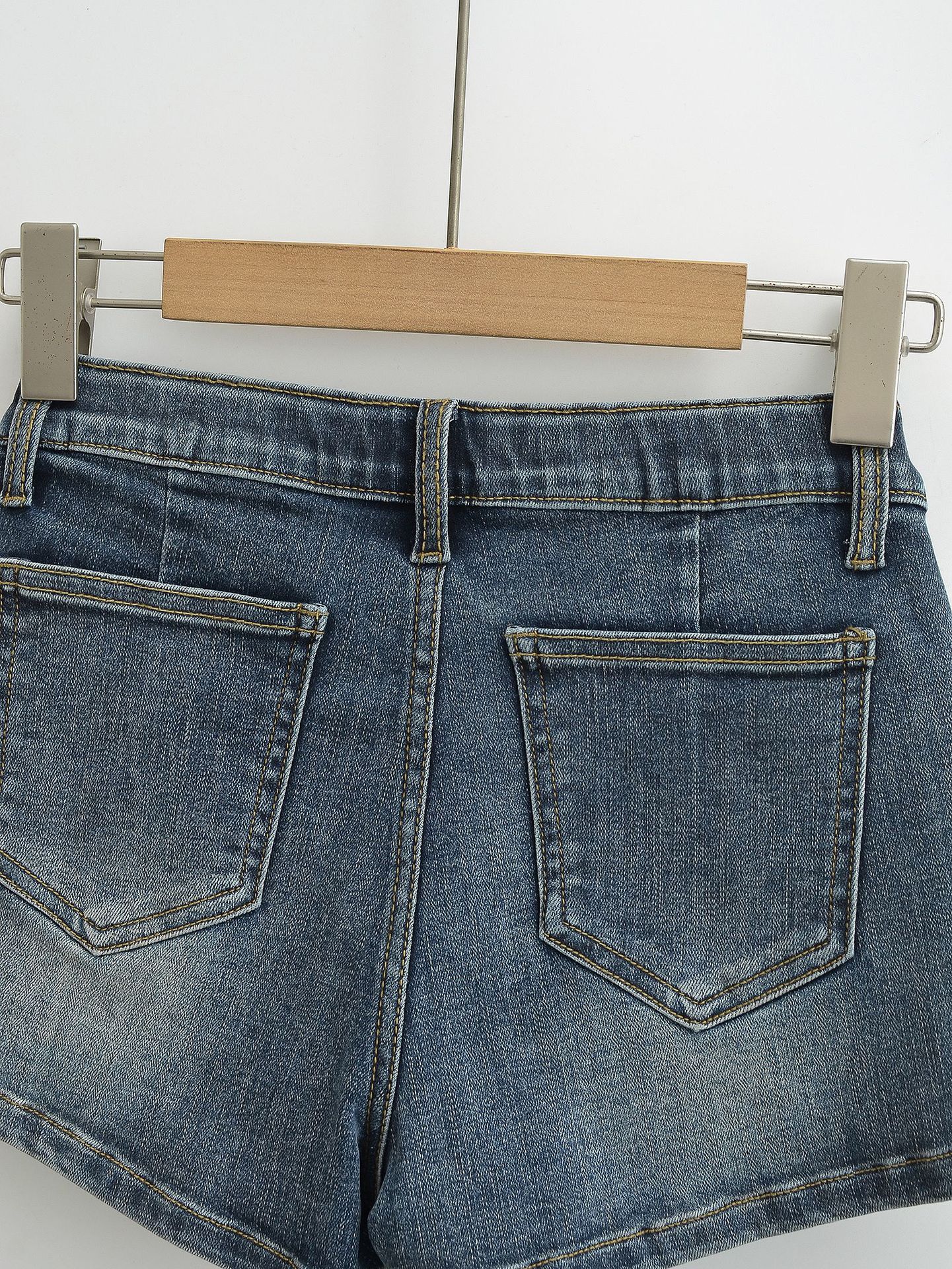 すっきりシルエットデニムショートパンツ