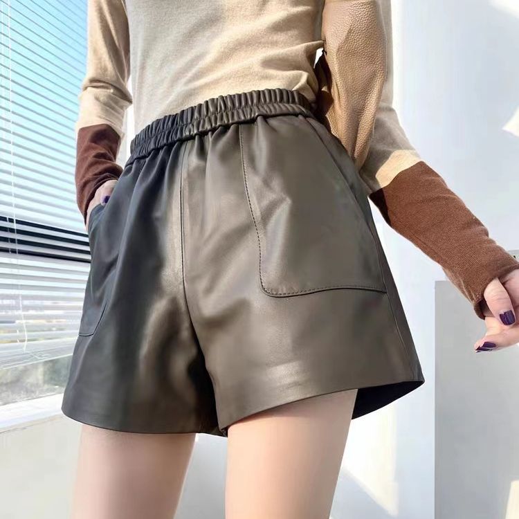 フェイクレザーゆったりショートパンツ