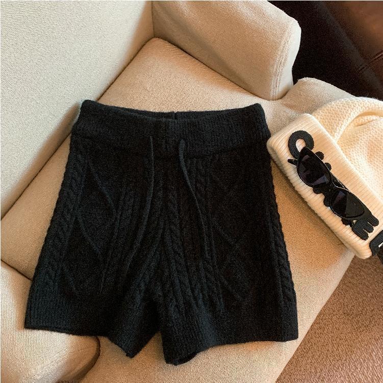 ケーブル編みニットショートパンツ
