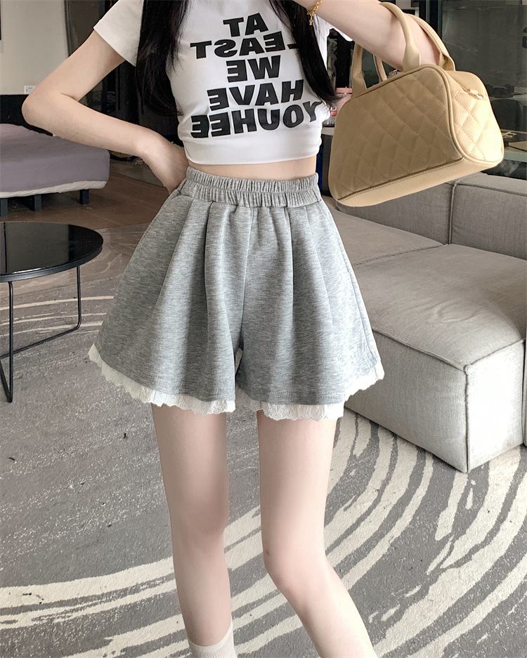 レース付きゆるふわショートパンツ
