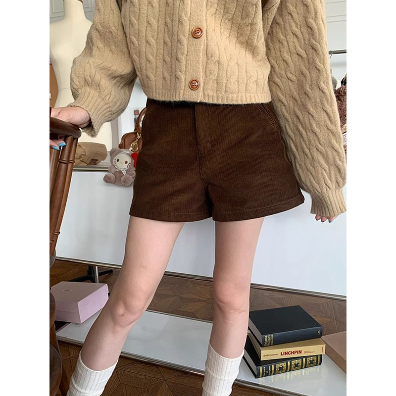 ショートパンツ コーデュロイ素材のキュートショーパン