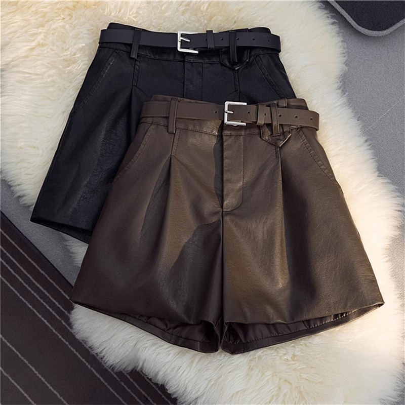 プリーツベルト付きレザー調ショートパンツ