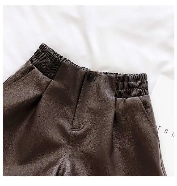 フレアデザイン合皮ショートパンツ
