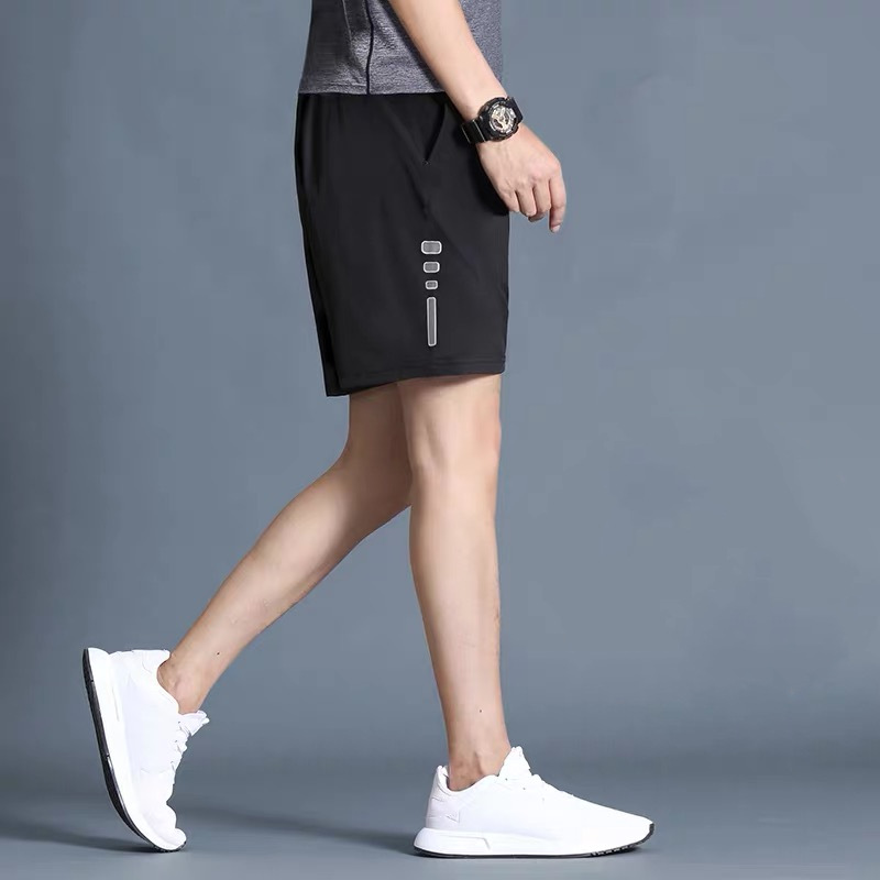 スポーツ機能性ショートパンツ