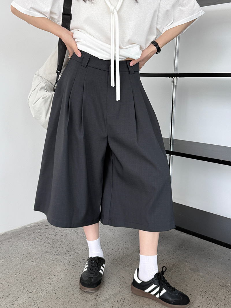 ショートパンツ タックプリーツ入りワイドシルエットレディースショートパンツ