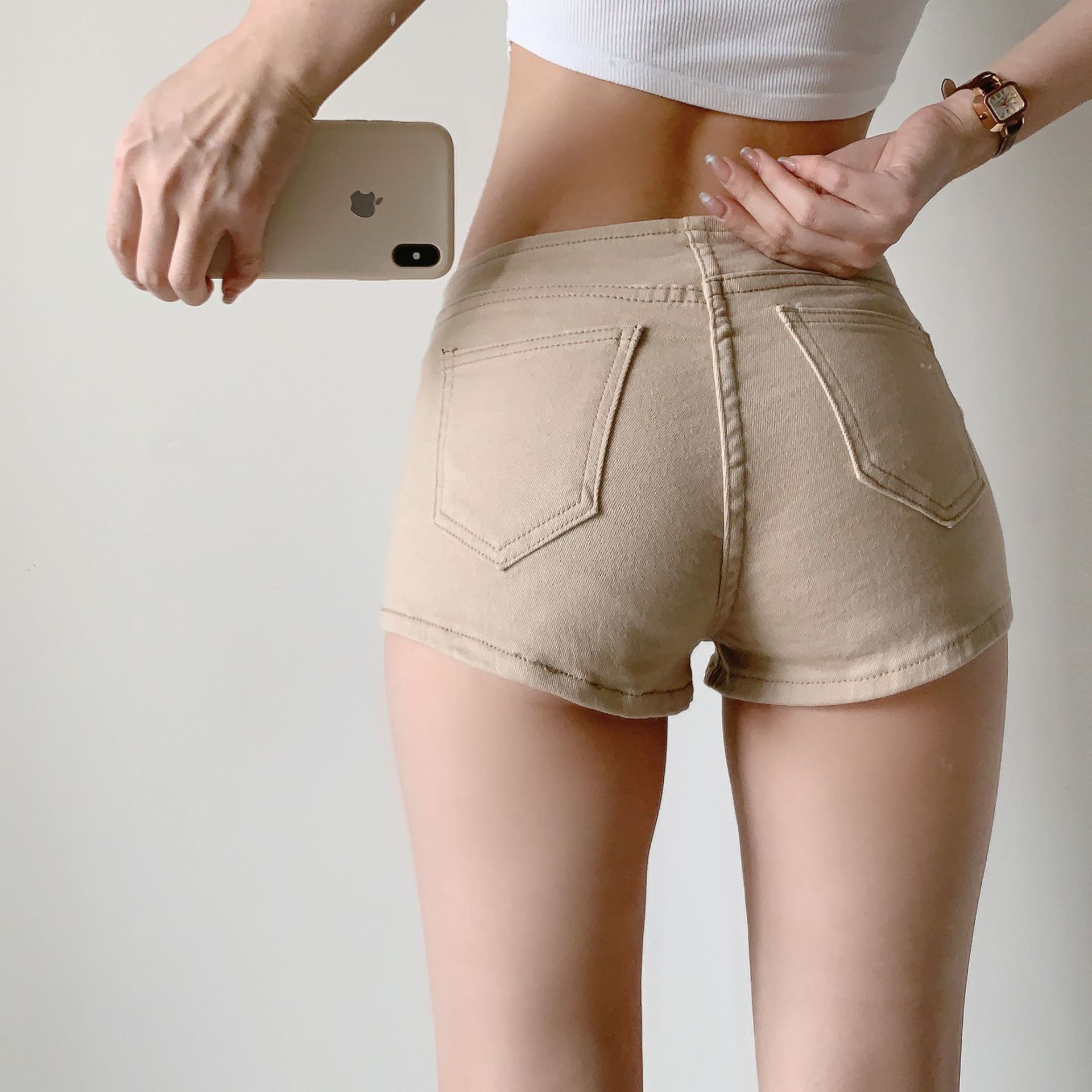 ボタン飾りハイウエストショートパンツ