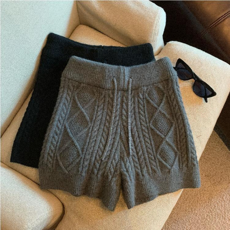 ケーブル編みニットショートパンツ
