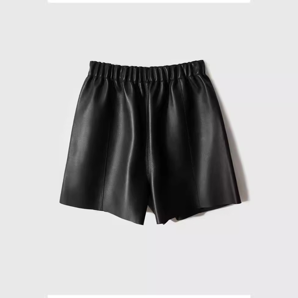 シンプル革調プリーツショートパンツ