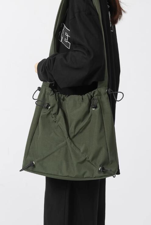 メンズショルダーバッグ 大容量 大きめ 巾着型