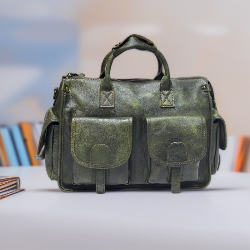 ショルダーバッグメンズ 本革二つポケット実用派ショルダーバッグ