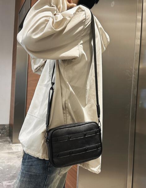 メンズショルダーバッグ 合皮レザー斜めがけミニショルダーバッグ