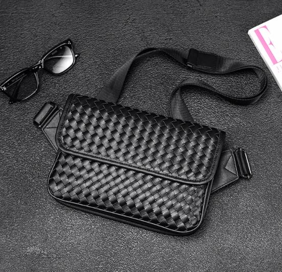 編み込み模様のメンズショルダーバッグ合皮斜めがけ