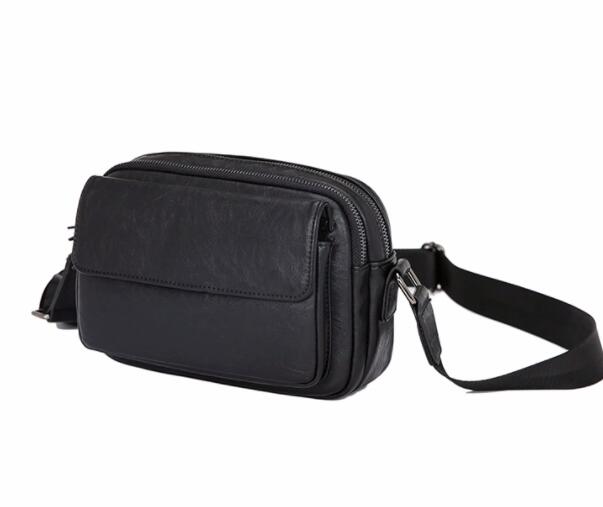 合成皮革メンズショルダーバッグ斜めがけサコッシュ
