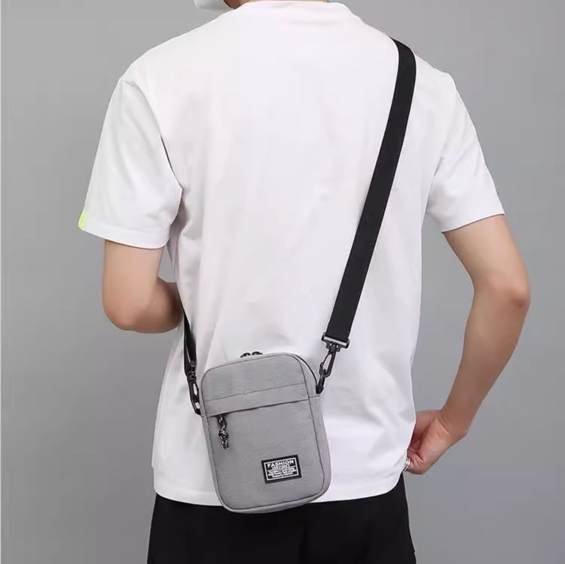 ショルダーバッグメンズ コンパクトスマホポケット付きミニショルダー