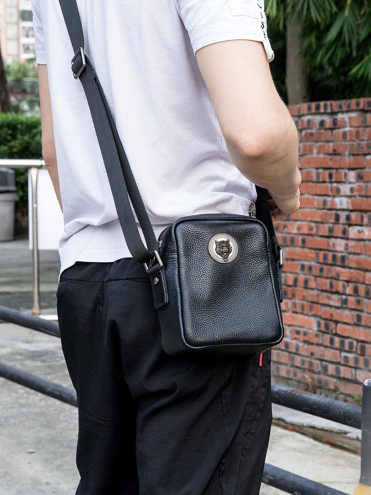 60代男性の外出が軽やかになる！品格と使いやすさを兼ね備えたショルダーバッグ5選