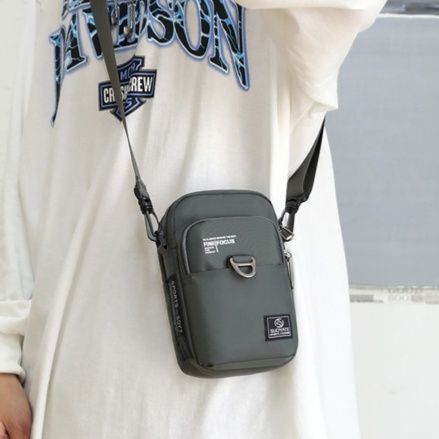 メンズショルダーバッグ ミニ 斜めがけ ボディバッグ