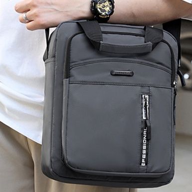 多機能メンズショルダーバッグ撥水加工大容量黒鞄 大きめ