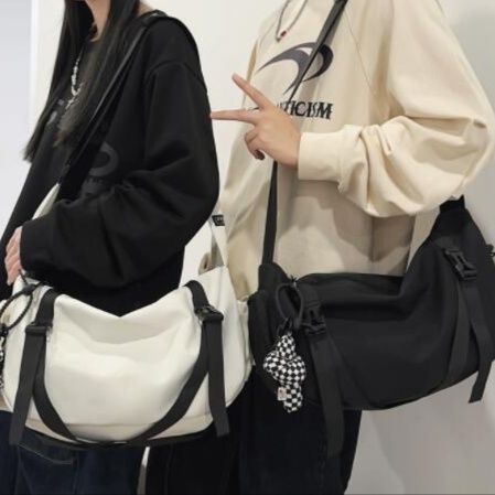 メンズショルダーバッグ 大容量撥水ナイロン斜め掛け 大きめ