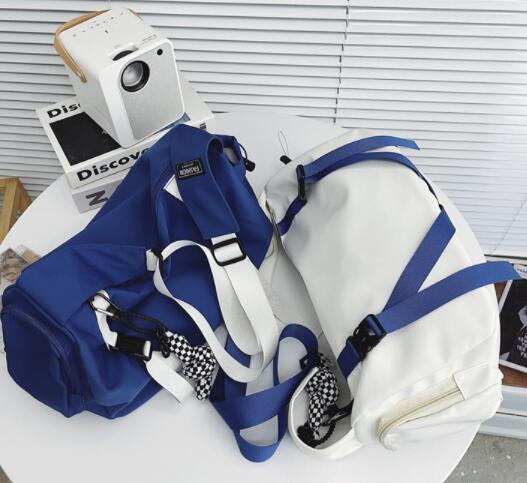 メンズショルダーバッグ 大容量撥水ナイロン斜め掛け 大きめ