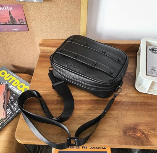 メンズショルダーバッグ 合皮レザー斜めがけミニショルダーバッグ