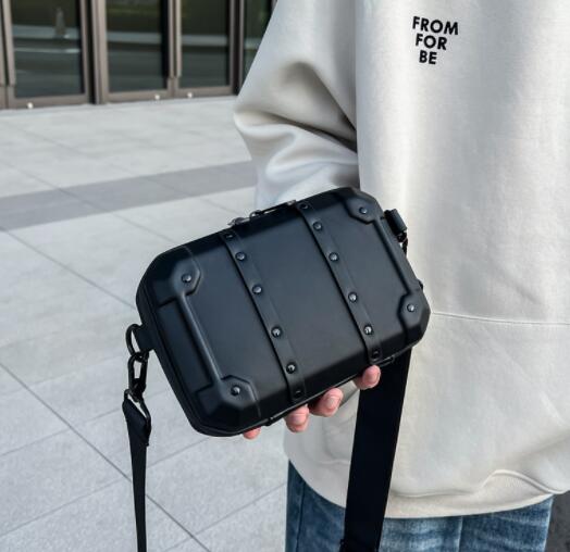 メンズショルダーバッグ 斜めがけ防水加工 スマホ