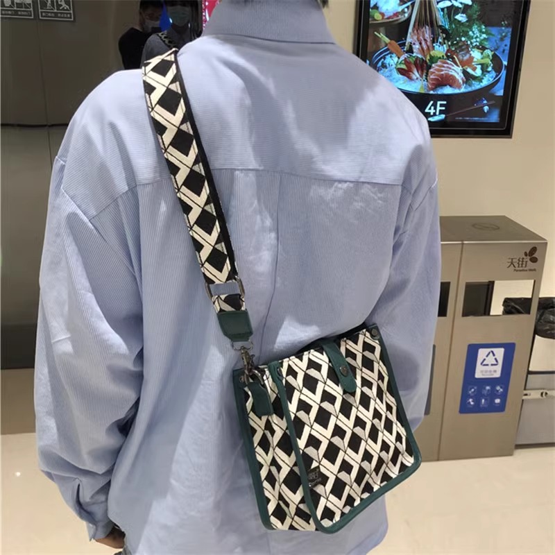 メンズショルダーバッグ 幾何学柄斜めがけショルダーバッグ男性用