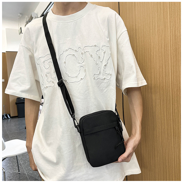 ショルダーバッグメンズ コンパクト斜め掛け軽量ポーチバッグ