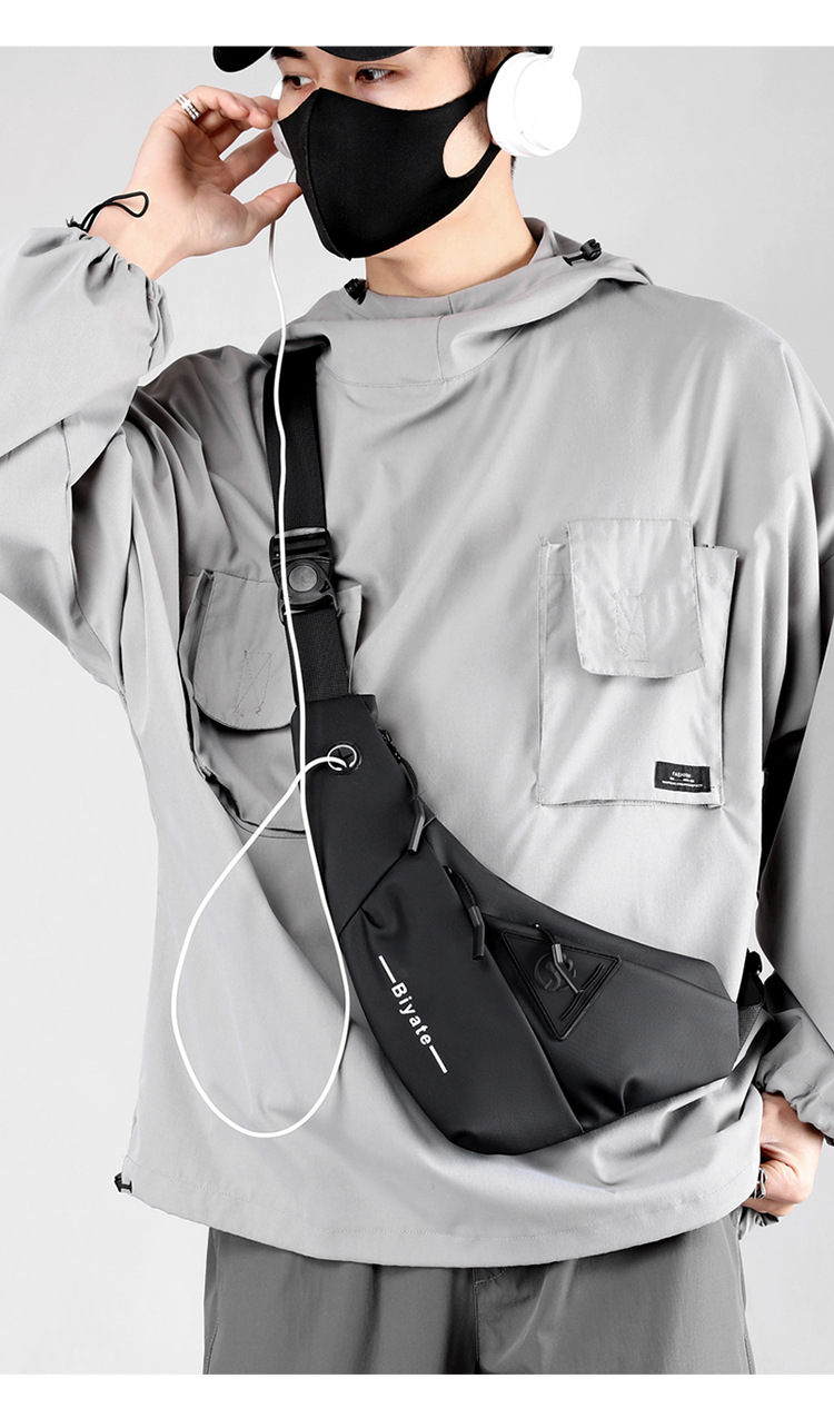 メンズショルダーバッグ 軽量ボディバッグ イヤホンホール付き 肩掛けワンショルダー