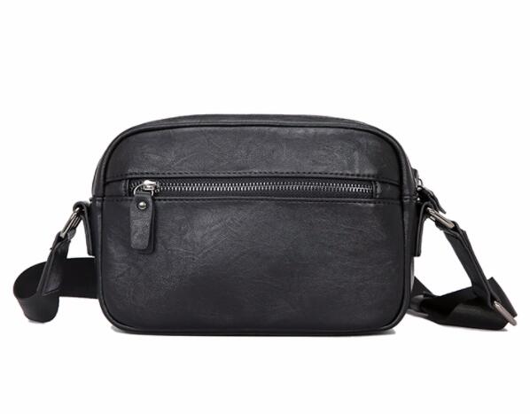 合成皮革メンズショルダーバッグ斜めがけサコッシュ