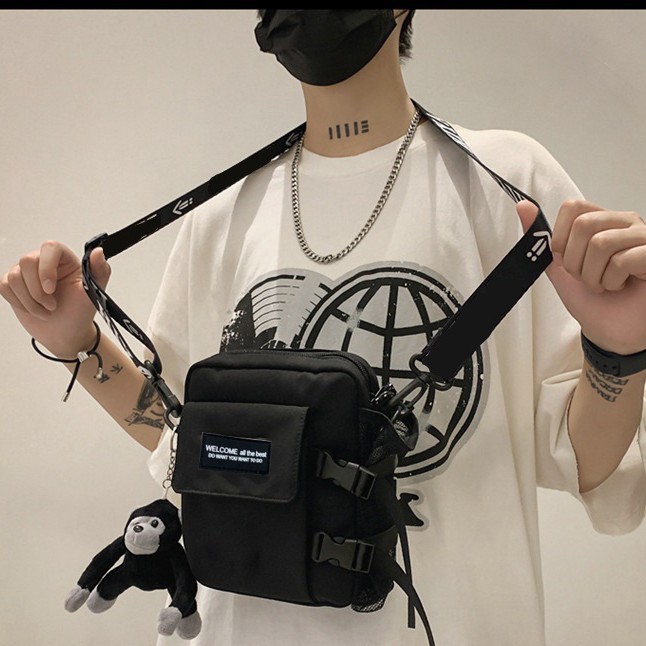 ショルダーバッグメンズ マスコット付き スクエア ミニショルダー