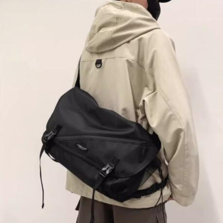 メンズショルダーバッグ メンズ斜めがけショルダーバッグ大きめ大容量多機能