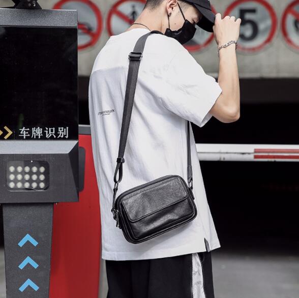 合成皮革メンズショルダーバッグ斜めがけサコッシュ