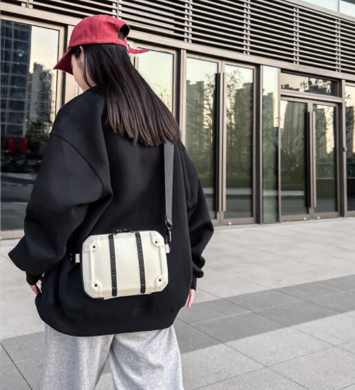 メンズショルダーバッグ 斜めがけ防水加工 スマホ