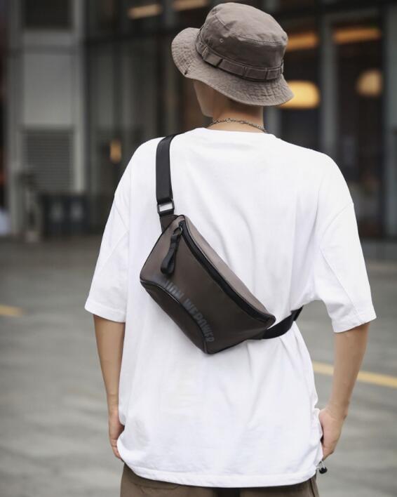 メンズショルダーバッグ ミニ撥水加工メンズサコッシュ斜めがけショルダーバッグ