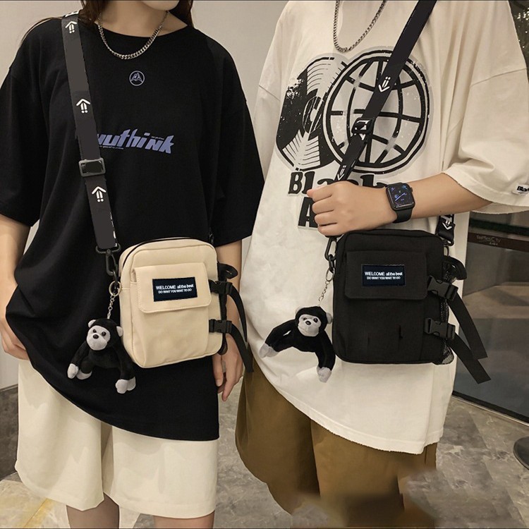 ショルダーバッグメンズ マスコット付き スクエア ミニショルダー