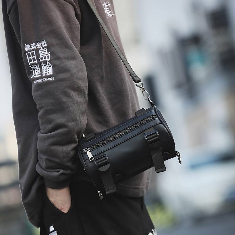 斜めがけ円筒形ショルダーバッグメンズナイロン製
