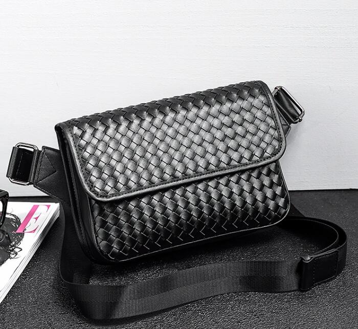 編み込み模様のメンズショルダーバッグ合皮斜めがけ