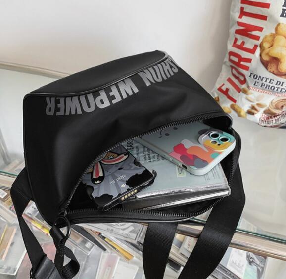 メンズショルダーバッグ ミニ撥水加工メンズサコッシュ斜めがけショルダーバッグ